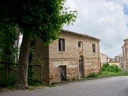 House in the historic center of Ponzano di Fermo in a wonderful panoramic position in the heart of the country